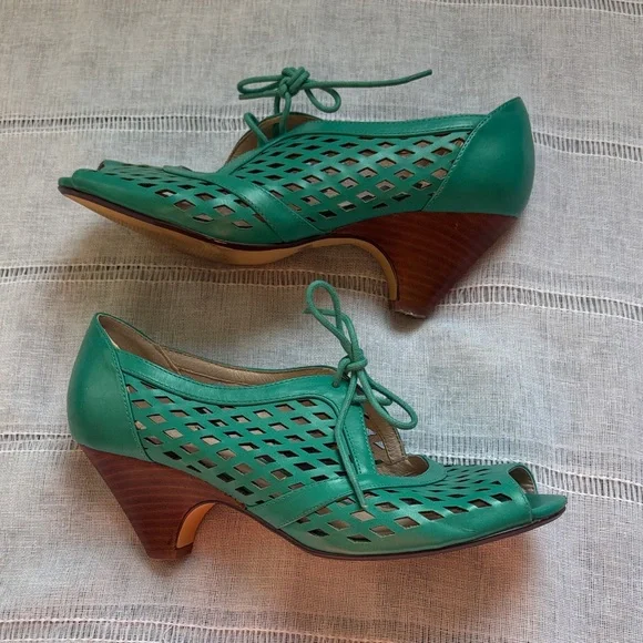 Chelsea Crew “Jo Jo” Teal Peep Toe Heels, Vintage Inspired. - Picture 4 of 12